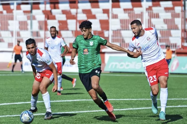 الرابطة الأولى “: شباب قسنطينة في الوصافة، مولودية وهران واتحاد بسكرة يضمنان البقاء رسمياً